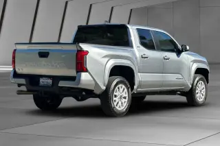 Toyota Tacoma 2025 4x4 SR5 4p Cab Doble 5.0 ft SB