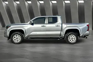Toyota Tacoma 2025 4x4 SR5 4p Cab Doble 5.0 ft SB