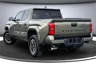 Toyota Tacoma 2024 4x4 TRD Sport 4p Puertas Doble Cabina 5.0 ft SB 8A