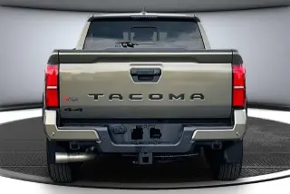 Toyota Tacoma 2024 4x4 TRD Sport 4p Puertas Doble Cabina 5.0 ft SB 8A
