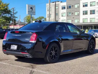 2017 Chrysler 300