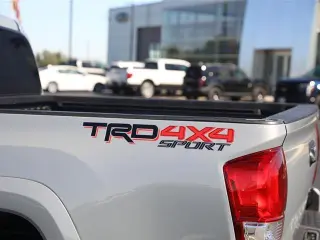 Toyota Tacoma 2019 4x4 TRD Sport de 4 puertas, cabina doble, 5.0 pies de caja, 6 velocidades automáticas