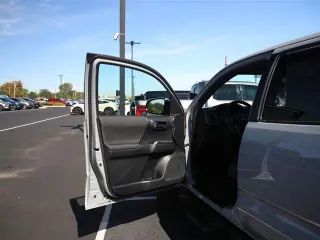 Toyota Tacoma 2019 4x4 TRD Sport de 4 puertas, cabina doble, 5.0 pies de caja, 6 velocidades automáticas