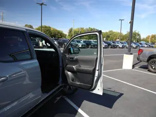 Toyota Tacoma 2019 4x4 TRD Sport de 4 puertas, cabina doble, 5.0 pies de caja, 6 velocidades automáticas