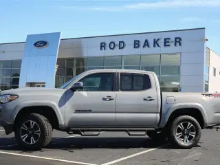 Toyota Tacoma 2019 4x4 TRD Sport de 4 puertas, cabina doble, 5.0 pies de caja, 6 velocidades automáticas