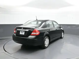 Nissan Versa 2011 1.8 S 4p Sedan 6M