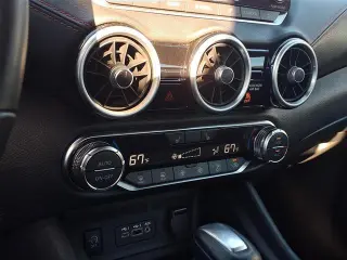 Nissan Sentra 2025 SR sedán de 4 puertas