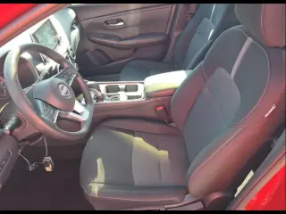 Sedán Nissan Sentra 2025 SV 4 puertas