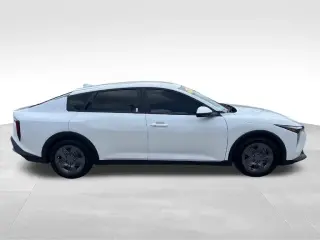 Kia K4 2025 LX 4dr Sedán