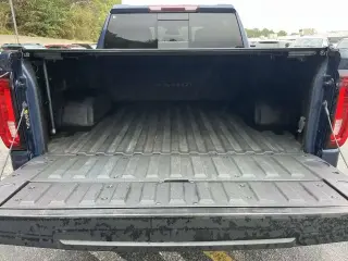 GMC Sierra 1500 2022 4x4 SLT 4p. Cabina de tripulación 5.8 ft. CB