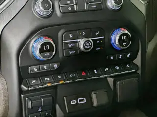 GMC Sierra 1500 2020 4x4 Denali 4p Cab Camioneta de Tripulación 5.8 ft. CB