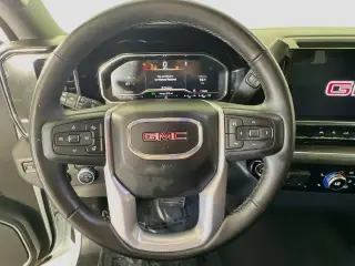 GMC Sierra 1500 2025 4x2 SLT 4p Puerta de Cabina de Tripulació́n 5.8 ft. CB