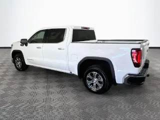GMC Sierra 1500 2025 4x2 SLT 4p Puerta de Cabina de Tripulació́n 5.8 ft. CB