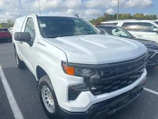 Chevrolet Silverado 1500 2023 4x2 Camión de Trabajo 2 puertas Cabina Regular 8 pies Caja Larga