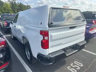 Chevrolet Silverado 1500 2023 4x2 Camión de Trabajo 2 puertas Cabina Regular 8 pies Caja Larga
