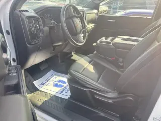 Chevrolet Silverado 1500 2023 4x2 Camión de Trabajo 2 puertas Cabina Regular 8 pies Caja Larga