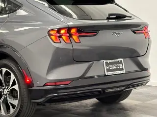Ford Mustang Mach-E 2023 AWD Premium SUV de 4 puertas