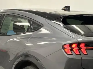 Ford Mustang Mach-E 2023 AWD Premium SUV de 4 puertas