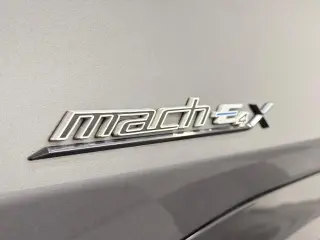 Ford Mustang Mach-E 2023 AWD Premium SUV de 4 puertas