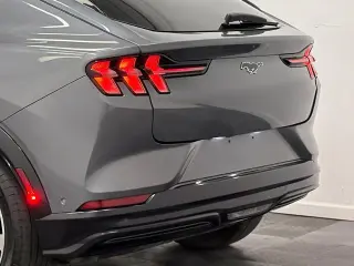 Ford Mustang Mach-E 2023 AWD Premium SUV de 4 puertas