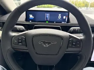 Ford Mustang Mach-E 2024 AWD Premium SUV de 4 puertas