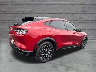 Ford Mustang Mach-E 2024 AWD Premium SUV de 4 puertas