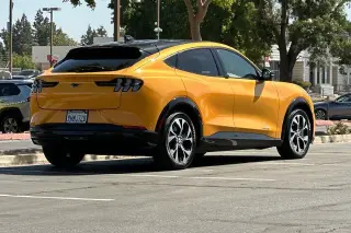Ford Mustang Mach-E 2023 Premium SUV de 4 puertas