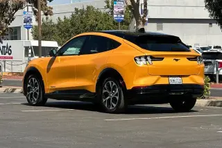 Ford Mustang Mach-E 2023 Premium SUV de 4 puertas