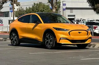 Ford Mustang Mach-E 2023 Premium SUV de 4 puertas