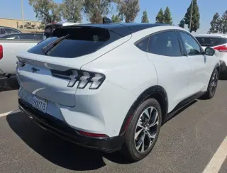 Ford Mustang Mach-E 2023 Premium SUV de 4 puertas