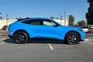 Ford Mustang Mach-E 2023 Premium 4dr SUV