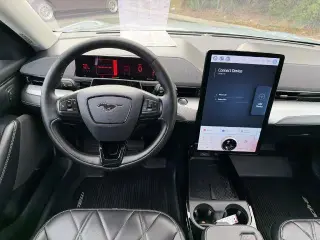 Ford Mustang Mach-E 2022 California Route 1 SUV de 4 puertas
