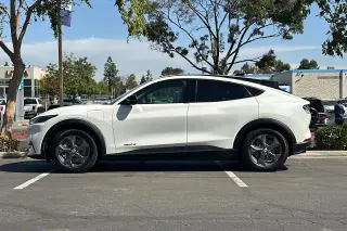 Ford Mustang Mach-E 2023 Select SUV de 4 puertas
