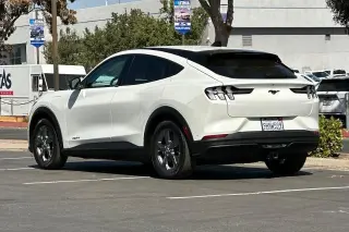 Ford Mustang Mach-E 2023 Select SUV de 4 puertas