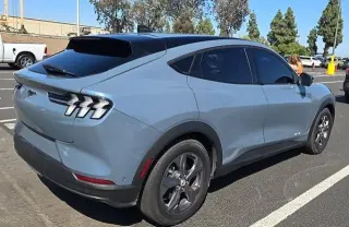 Ford Mustang Mach-E 2023 Select SUV de 4 puertas