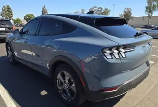 Ford Mustang Mach-E 2023 Select SUV de 4 puertas