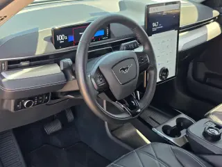 Ford Mustang Mach-E 2023 Select SUV de 4 puertas