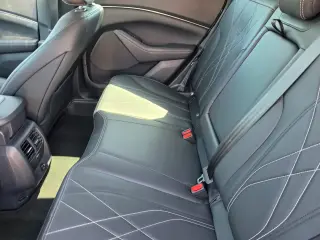 Ford Mustang Mach-E 2023 Select SUV de 4 puertas