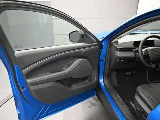 Ford Mustang Mach-E 2025 Select 4dr SUV