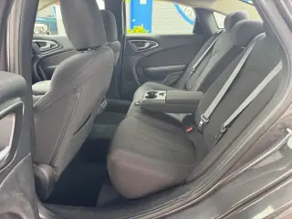 2015 Chrysler 200 4dr Sdn Limited FWD