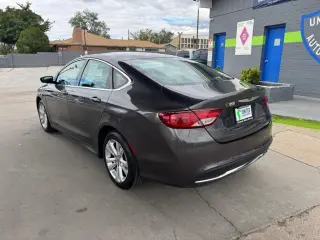 2015 Chrysler 200 4dr Sdn Limited FWD