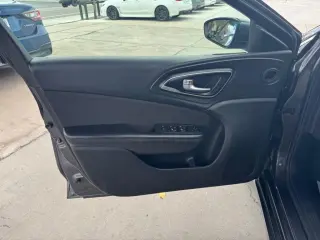 2015 Chrysler 200 4dr Sdn Limited FWD