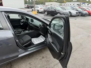 2016 Mazda MAZDA3 4dr Sdn Auto i Sport