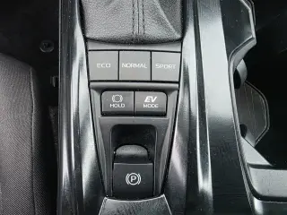 2025 Toyota Camry Hybrid LE