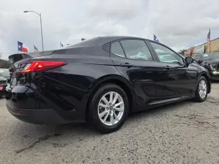2025 Toyota Camry Hybrid LE
