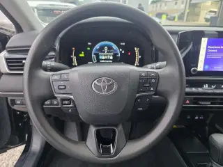 2025 Toyota Camry Hybrid LE