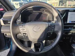 2025 Toyota Camry Hybrid SE