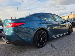 2025 Toyota Camry Hybrid SE