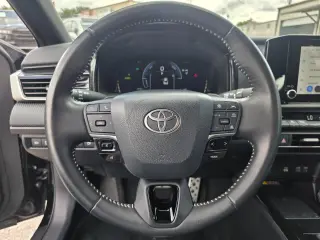 2025 Toyota Camry Hybrid SE