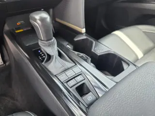 2025 Toyota Camry Hybrid SE